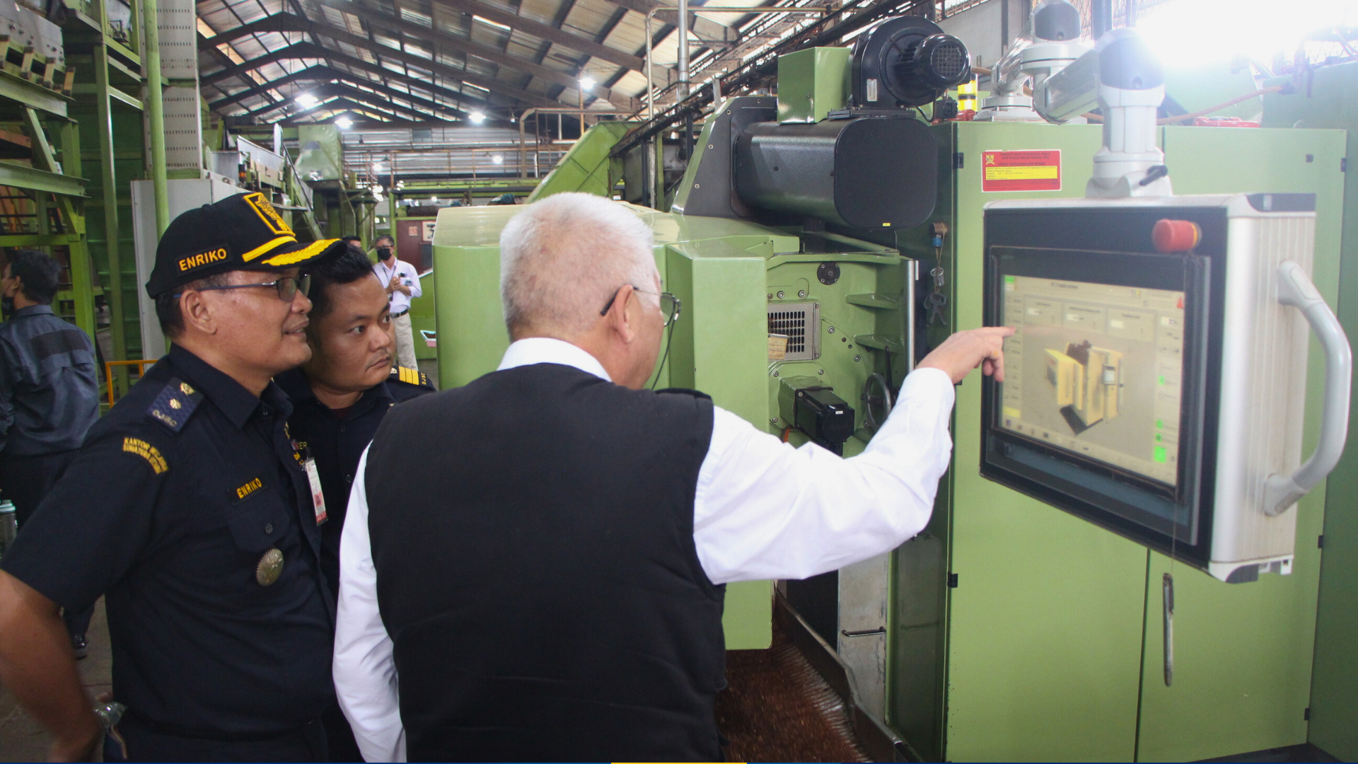  Customs Visit Customer ke PT Sumatera Tobacco Trading Company