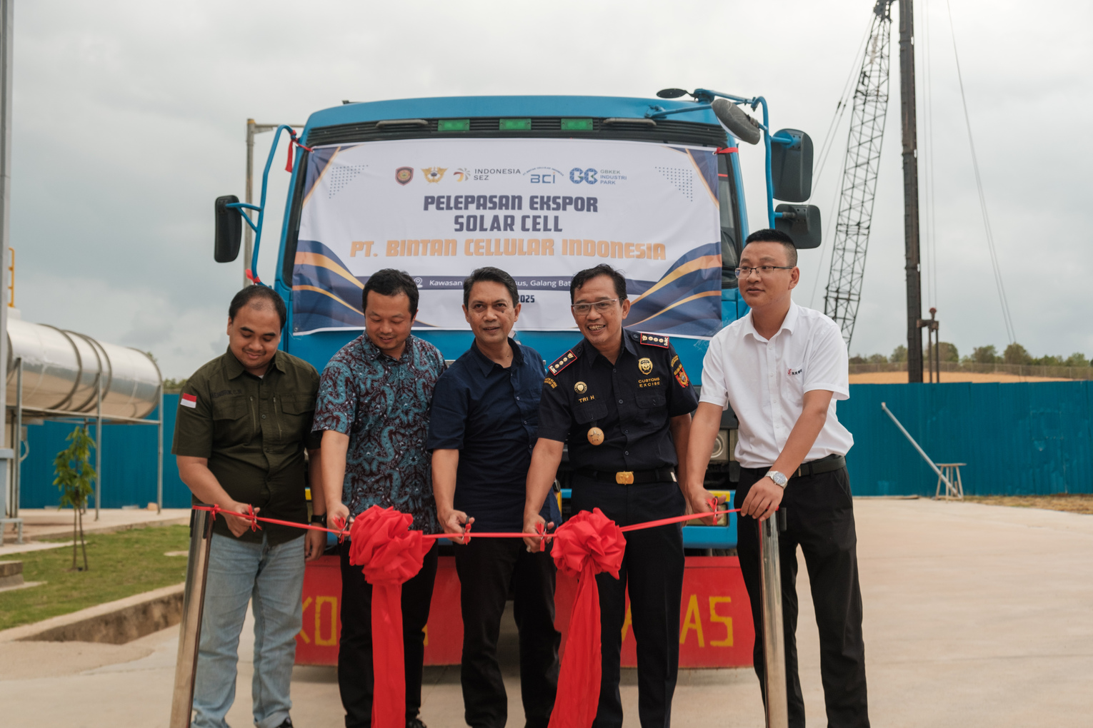 Bea Cukai Tanjungpinang bersama Administrator Kawasan Ekonomi Khusus menghadiri Pelepasan Ekspor Solar Cell