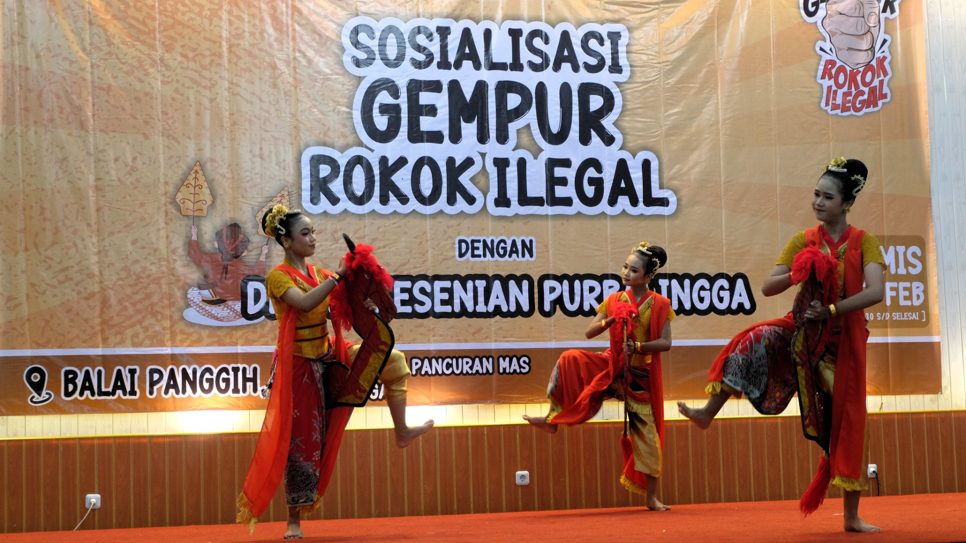 Dua Cara Unik Bea Cukai Purwokerto Sampaikan Ketentuan Rokok Ilegal ke Masyarakat Purbalingga