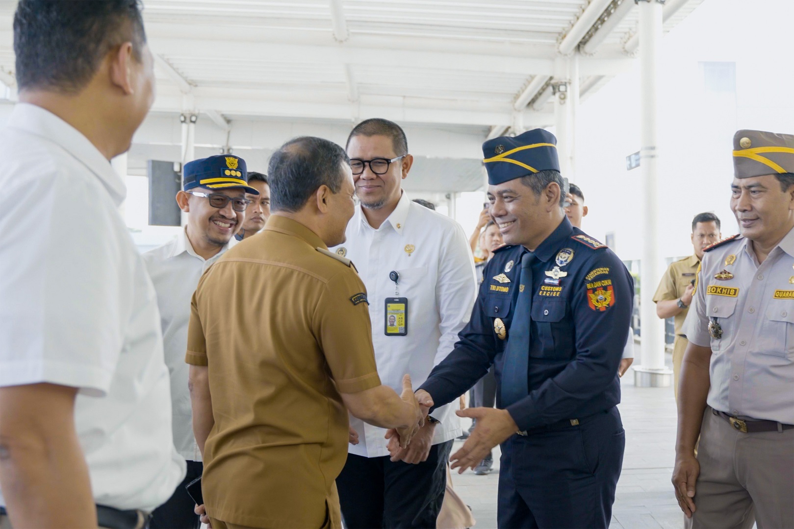 Gubernur Tinjau Bandara, Bea Cukai Tanjung Emas Siap Dukung Pelayanan Internasional