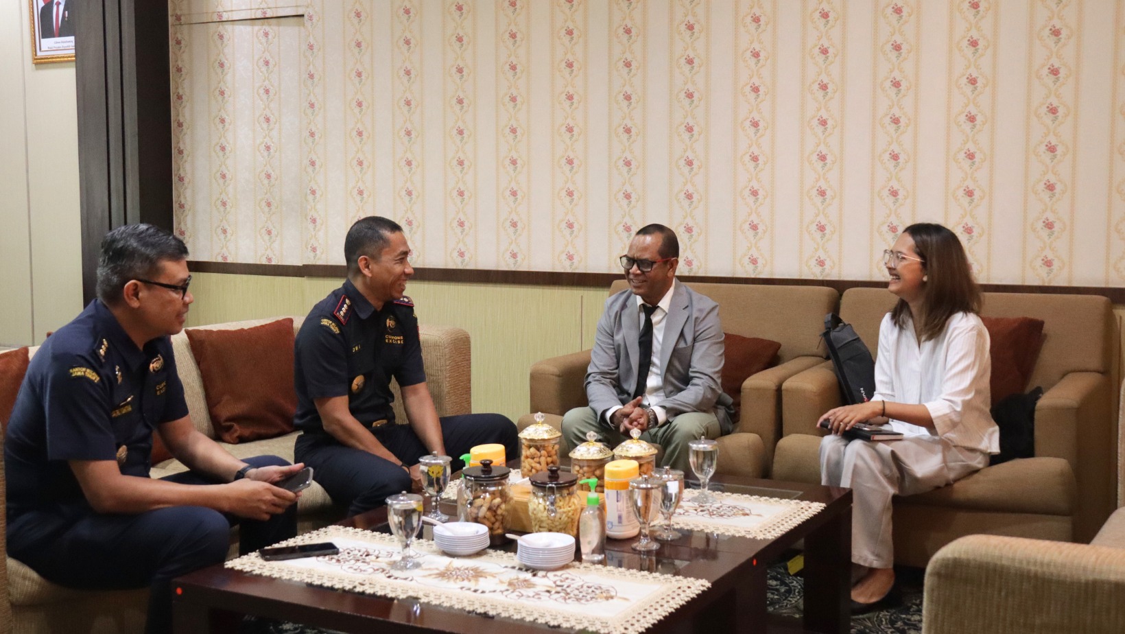 Sinergi Antar Negara : Asisten Atase Perdagangan Timor Leste Lakukan Kunjungan ke Bea Cukai Tanjung Perak