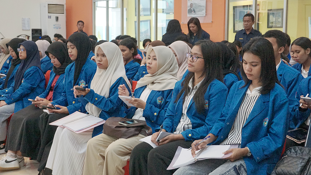 Campus Goes to Customs