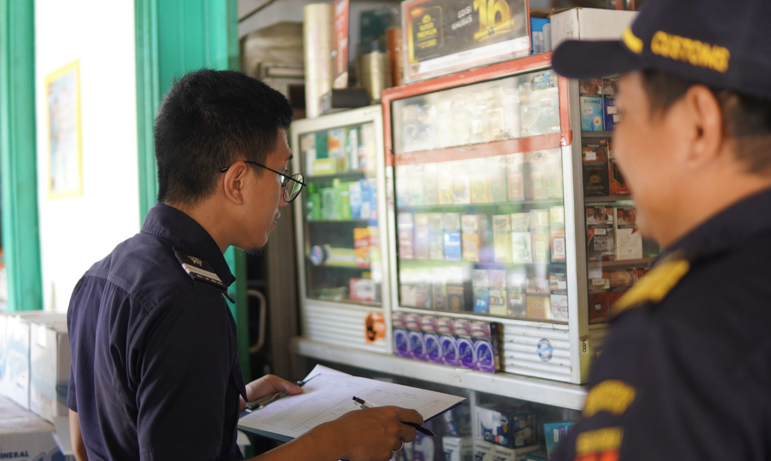 Monitoring HTP : Pastikan Harga Rokok Sesuai Aturan, Bea Cukai Banjarmasin Turun ke Lapangan