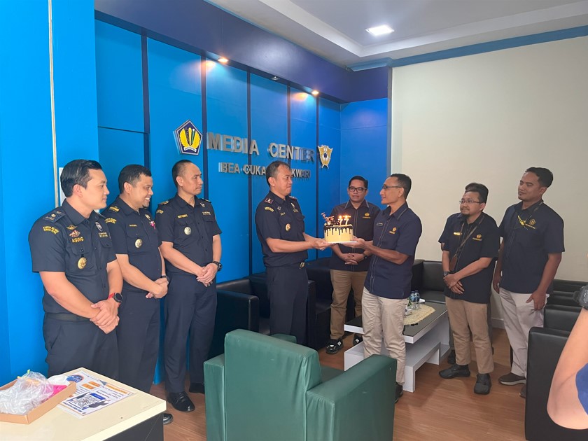 Bea Cukai Manokwari Menggelar Apel Khusus Dalam Rangka Peringatan Hari Bea Cukai ke-77 dan Mendapatkan Kunjungan Dari Kemenkeu Satu Papua Barat