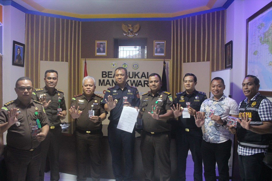 Bea Cukai Manokwari Terima Dukungan Kejaksaan Tinggi Papua Barat dalam Upaya Pemberantasan Rokok Ilegal di Manokwari