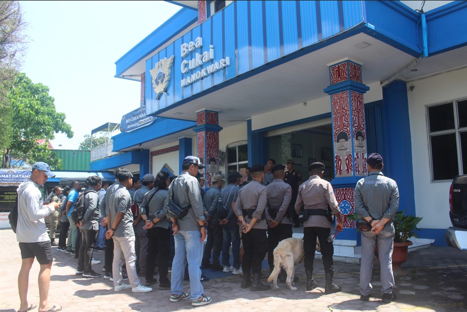 Bea Cukai Manokwari Mendukung Upaya Pengamanan Menjelang Natal dan Tahun Baru 2023 melalui Kegiatan Operasi Gabungan