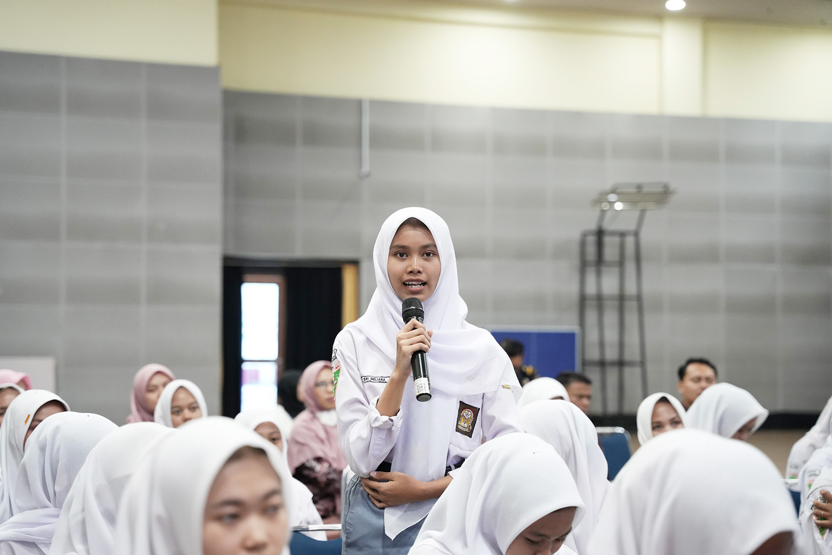 Kunjungan Industri SMK NU Bandar di Bea Cukai Tanjung Emas, Siswa Antusias Gali Informasi Kepabeanan