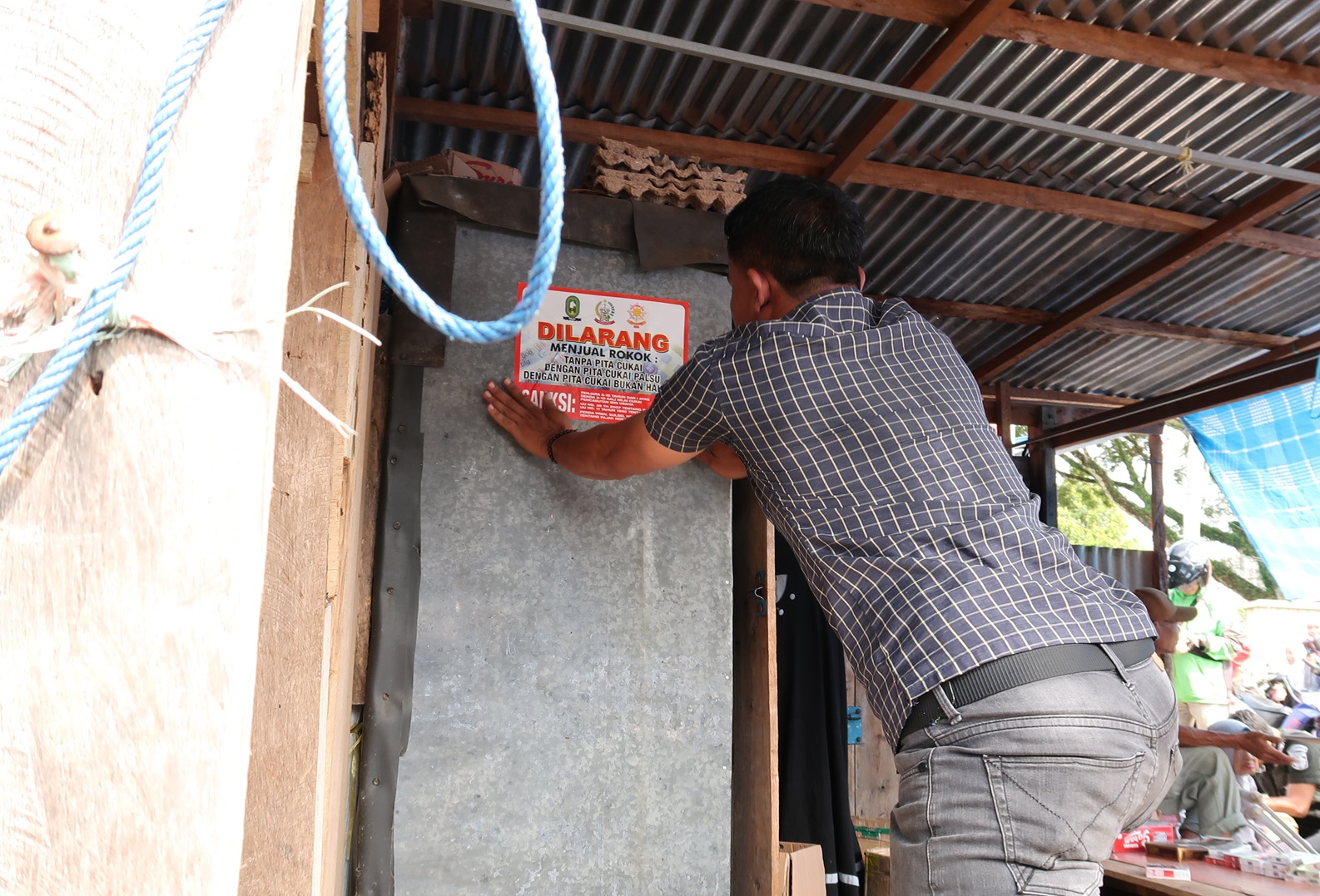 Operasi Bersama Gempur Rokok Ilegal di Kabupaten Sinjai