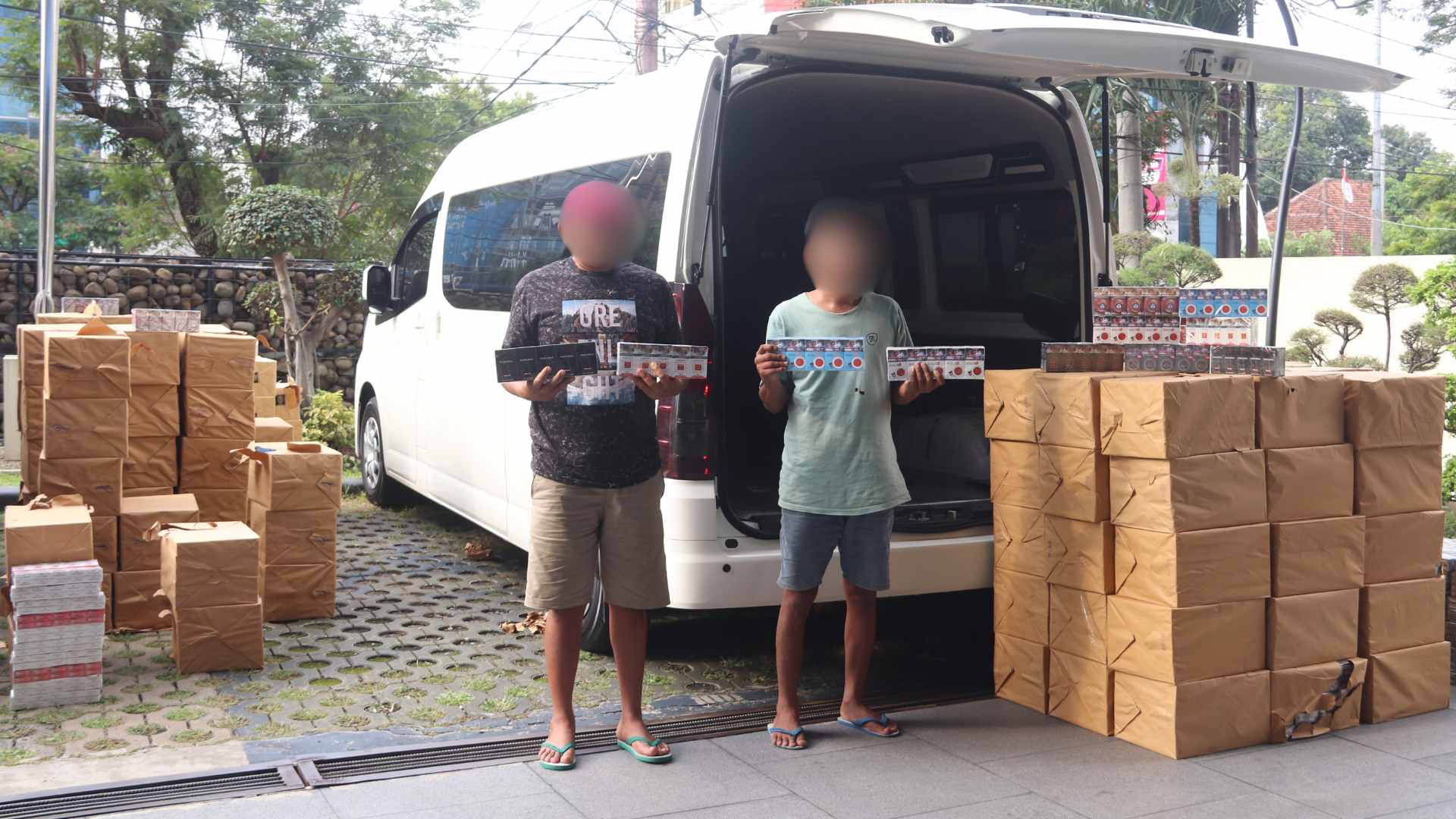 Minibus Wisata Bawa Rokok Ilegal, Bea Cukai Jateng DIY Lakukan Penindakan