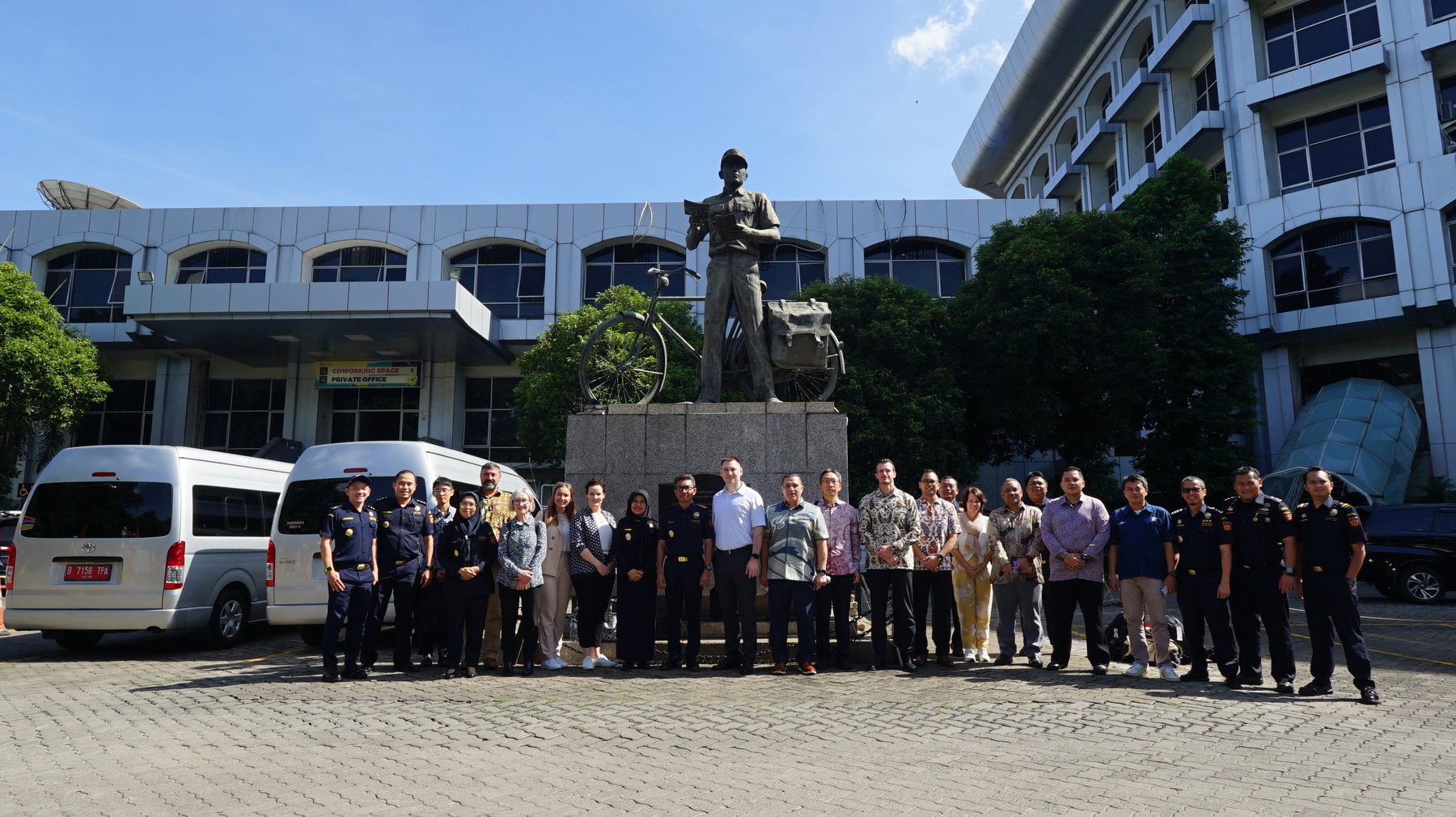 Bea Cukai Kantor Pos Pasar Baru Terima Kunjungan Customs Attach� Site Visit 2025