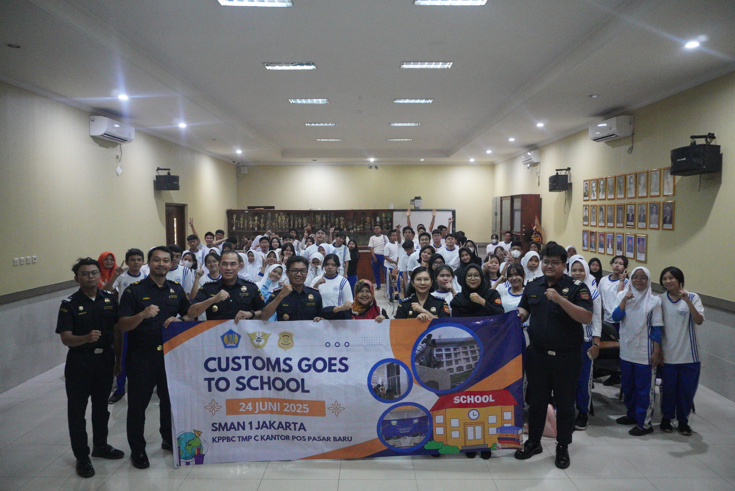 Bea Cukai Kantor Pos Pasar Baru Edukasi Siswa Lewat Program Customs Goes to School