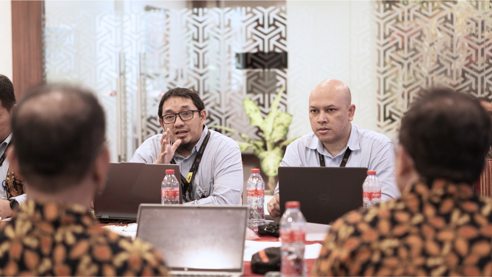 Tinjau Kesiapan AEO : Bea Cukai Kunjungi PT HM Sampoerna, Tbk dan PT Philip Morris Indonesia