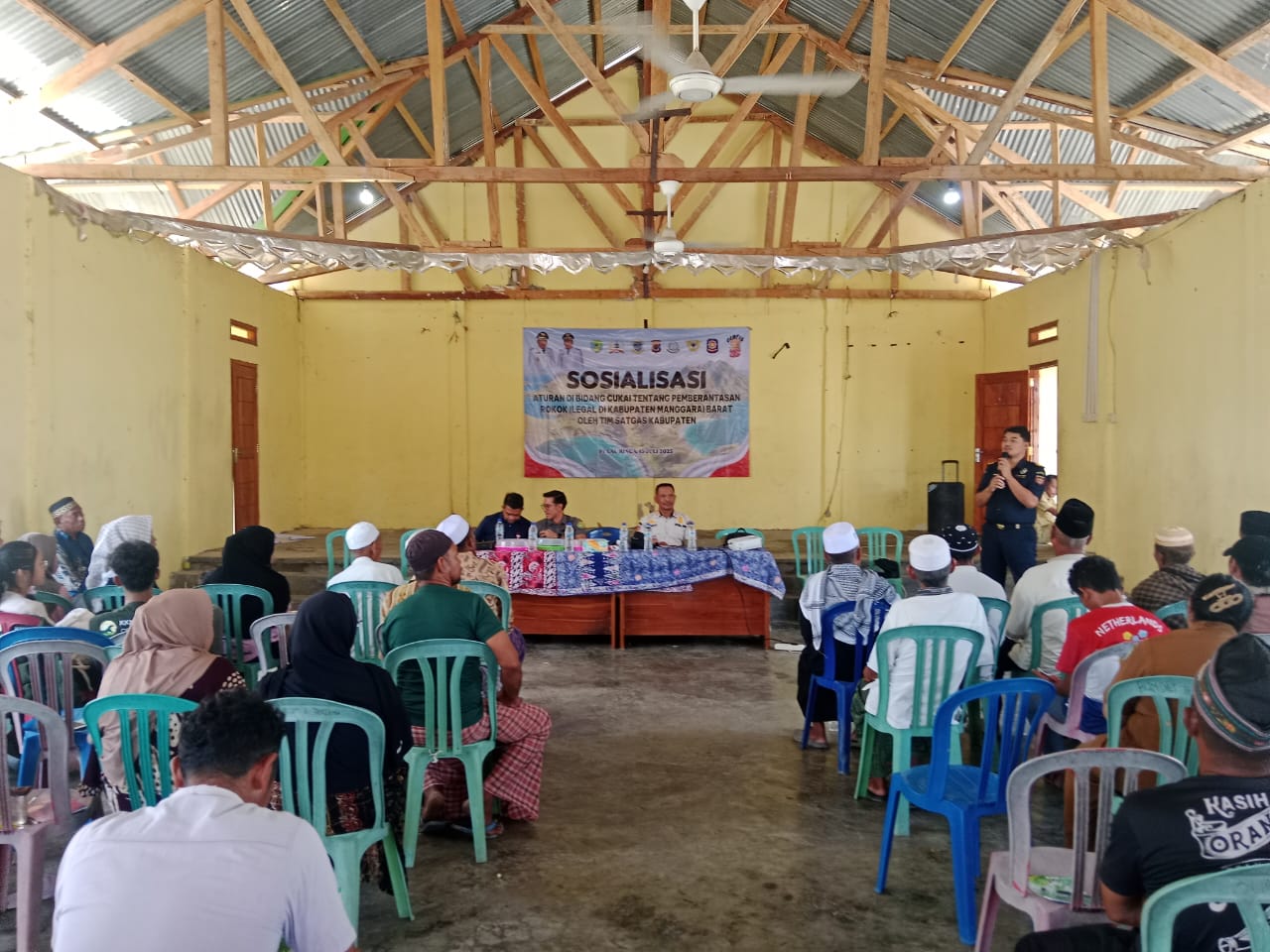 Sosialisasi Peraturan di Bidang Cukai Tentang Peredaran Rokok Ilegal di Pulau Rinca