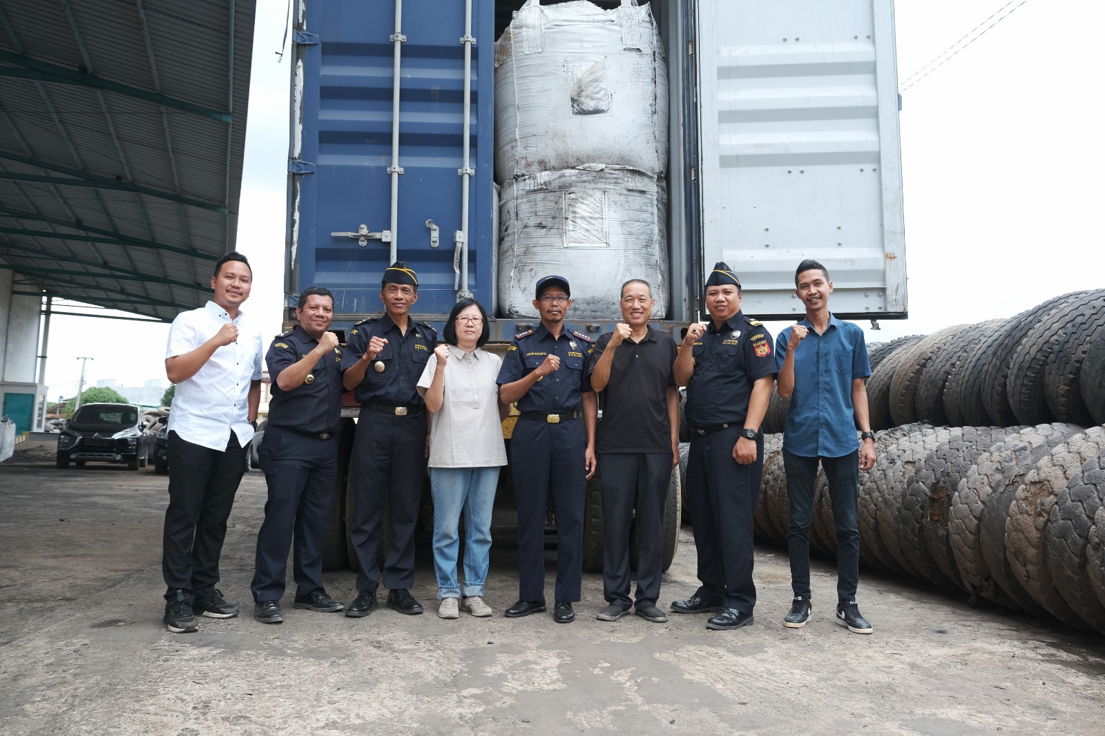 Perusahaan Asal Sumsel Ekspor Perdana 162 Ton Serbuk Karet ke Tiongkok