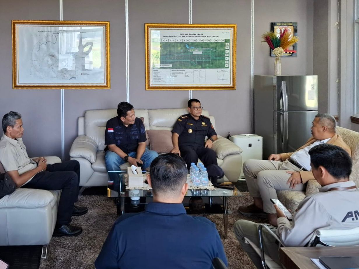Kunjungan Kepala Bea Cukai Palembang ke Kantor Angkasa Pura Palembang