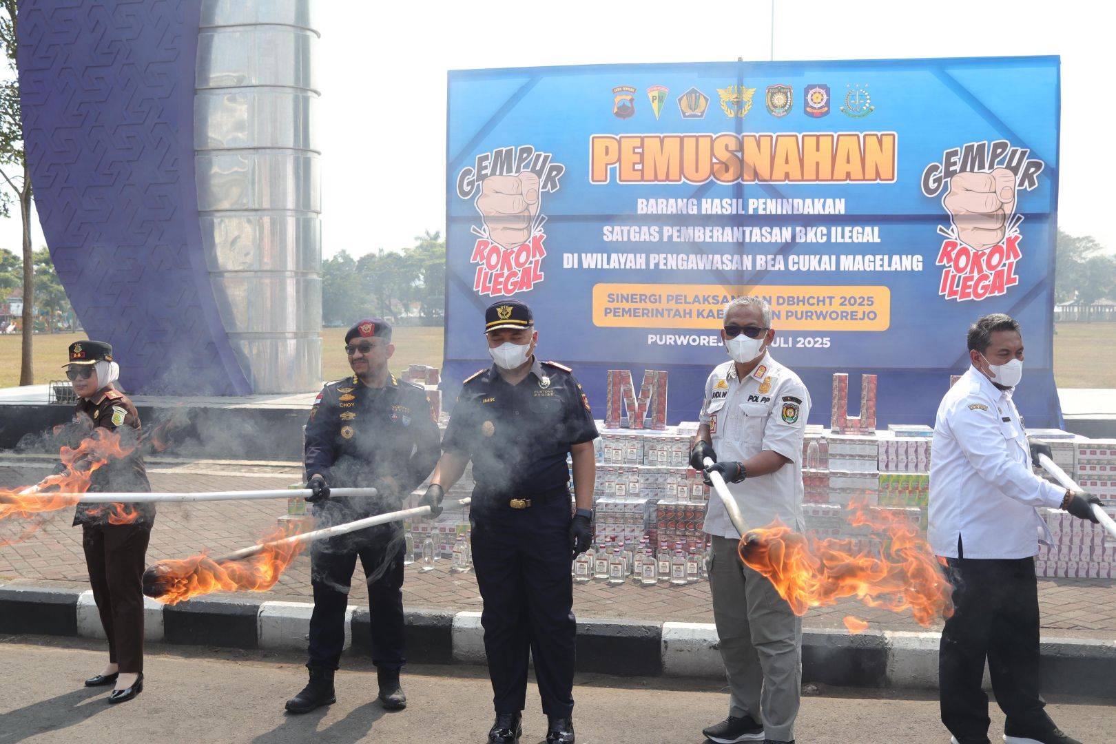 Pemusnahan Jutaan Batang Rokok dan Ratusan Liter Minuman Keras di Purworejo