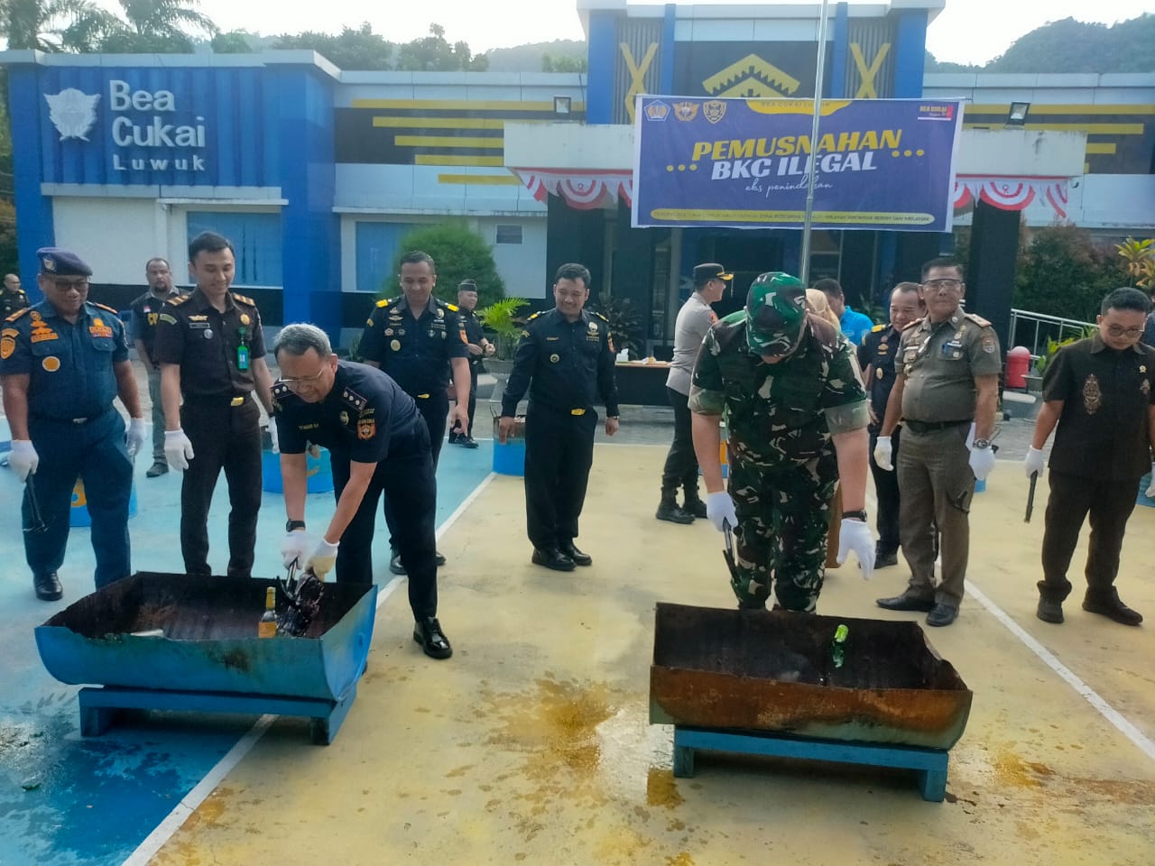Beacukai Luwuk Musnahkan Rokok dan Minuman Beralkohol ilegal