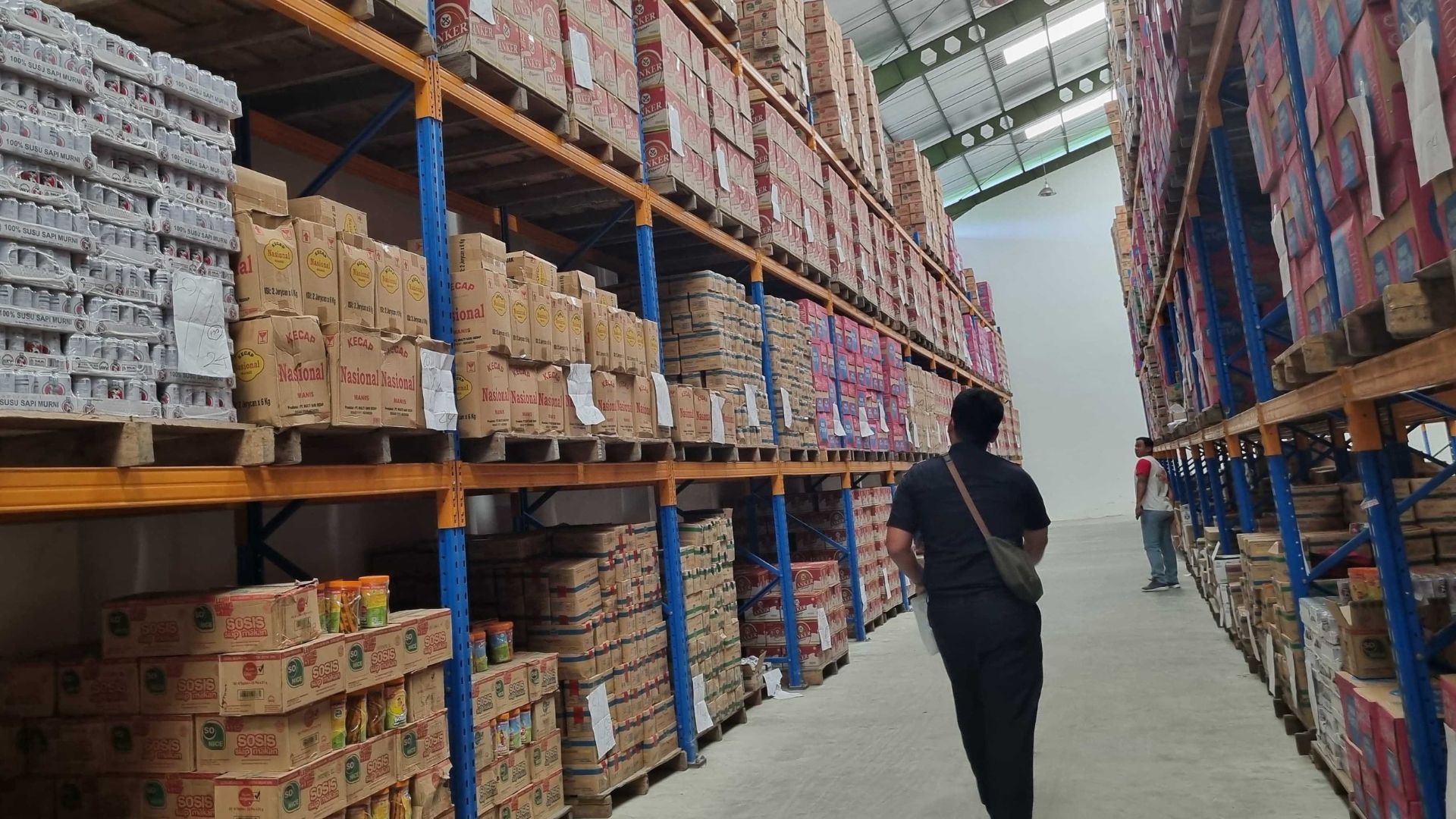 Bea Cukai Sampit melaksanakan Pemeriksaan Pengusaha Barang Kena Cukai Minuman Mengandung Etil Alkohol (MMEA) terhadap PT Putra Niaga Bersama.