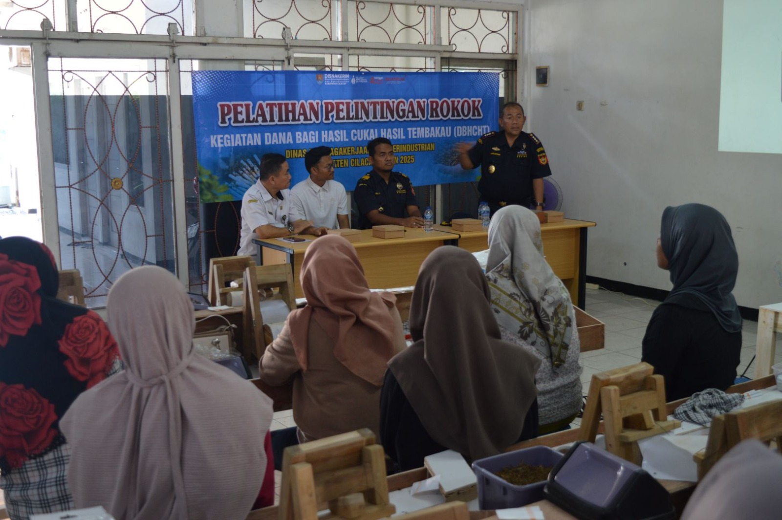 Sinergi Pemkab dan Bea Cukai: Tingkatkan Keterampilan Pekerja Rokok Cilacap dan Edukasi Cukai