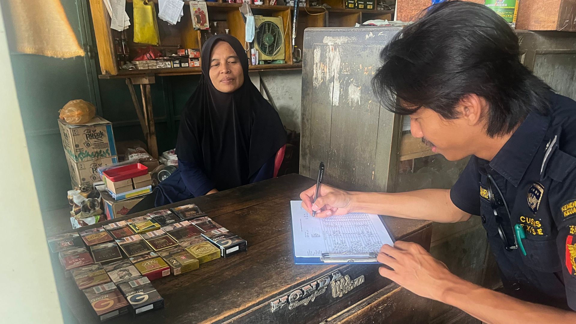 Beri Edukasi, Bea Cukai Cilacap Monitoring Harga Transaksi Pasar Hasil Tembakau