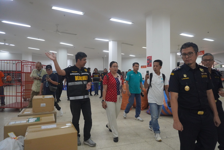 Kunjungan Miss Yuni, TKW Hong Kong, Klarifikasi Isu Barang Kiriman