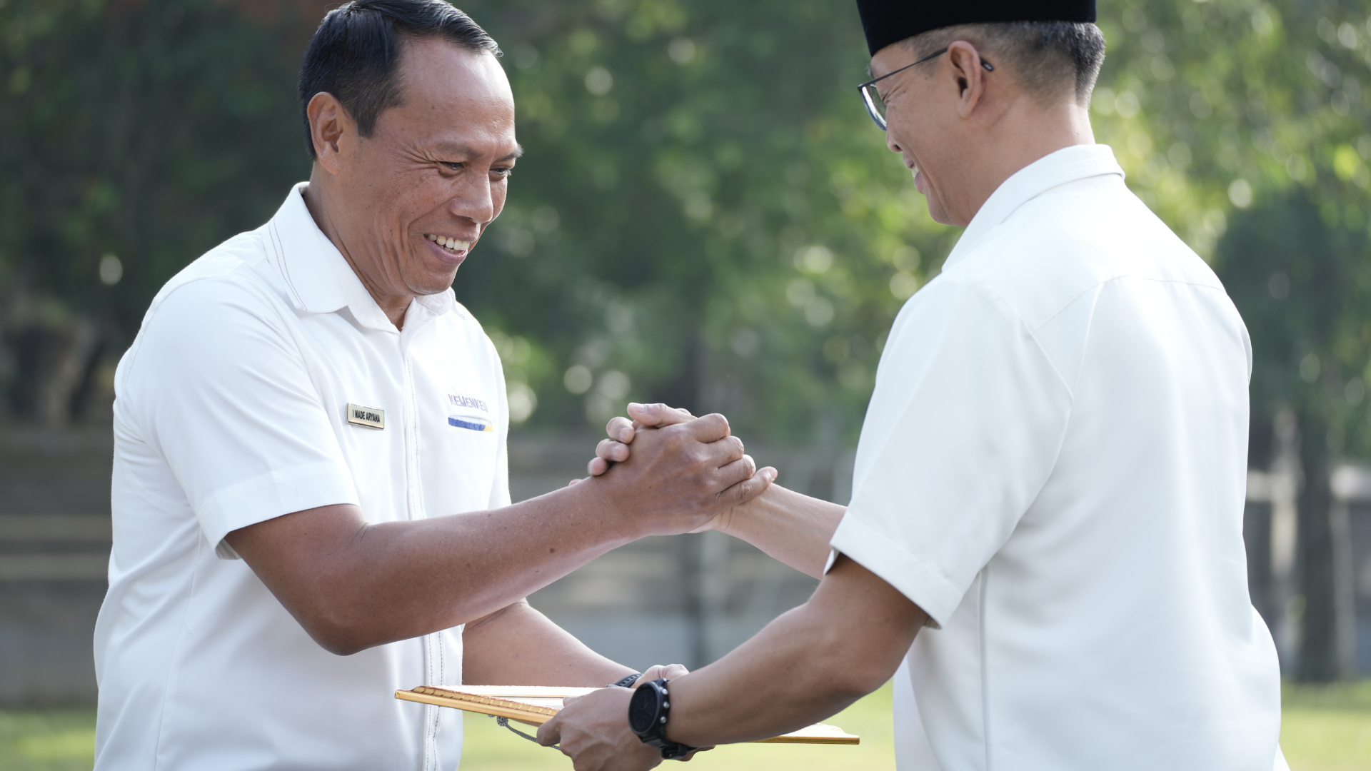 Bea Cukai Denpasar Terima Piagam Penghargaan sebagai Eco Office Kategori Platinum dalam Upacara Peringatan Hari Oeang Republik Indonesia ke-79