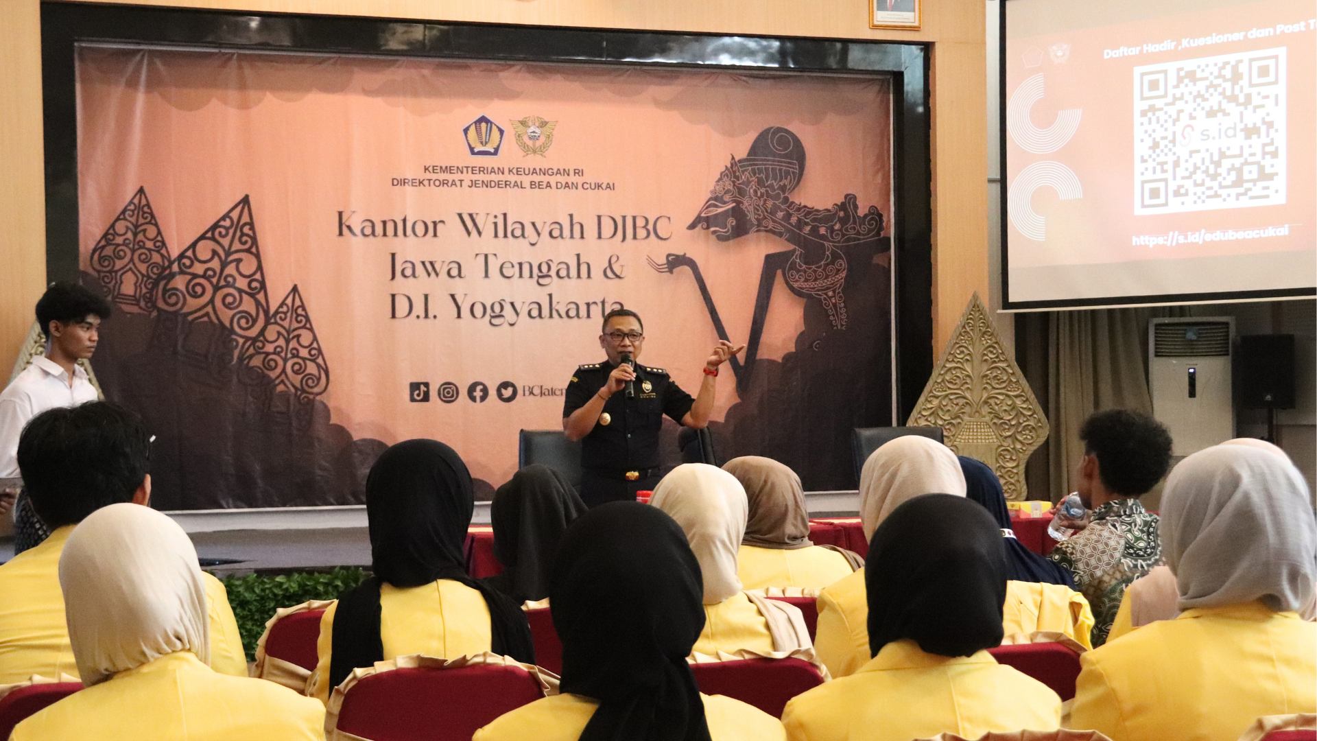 Mahasiswa UNNES Kunjungi Bea Cukai Jateng DIY, Pahami Peran Kunci Penjaga Perekonomian dan Masyarakat