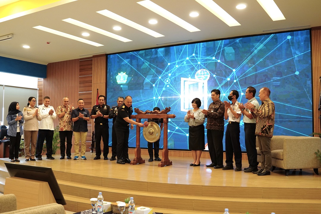 Dorong Efisiensi Layanan dan UMKM Go Ekspor, Bea Cukai Bersama Instansi Pelabuhan Tanjung Emas Luncurkan Aplikasi PINTUMAS pada Logistics Expo 2025