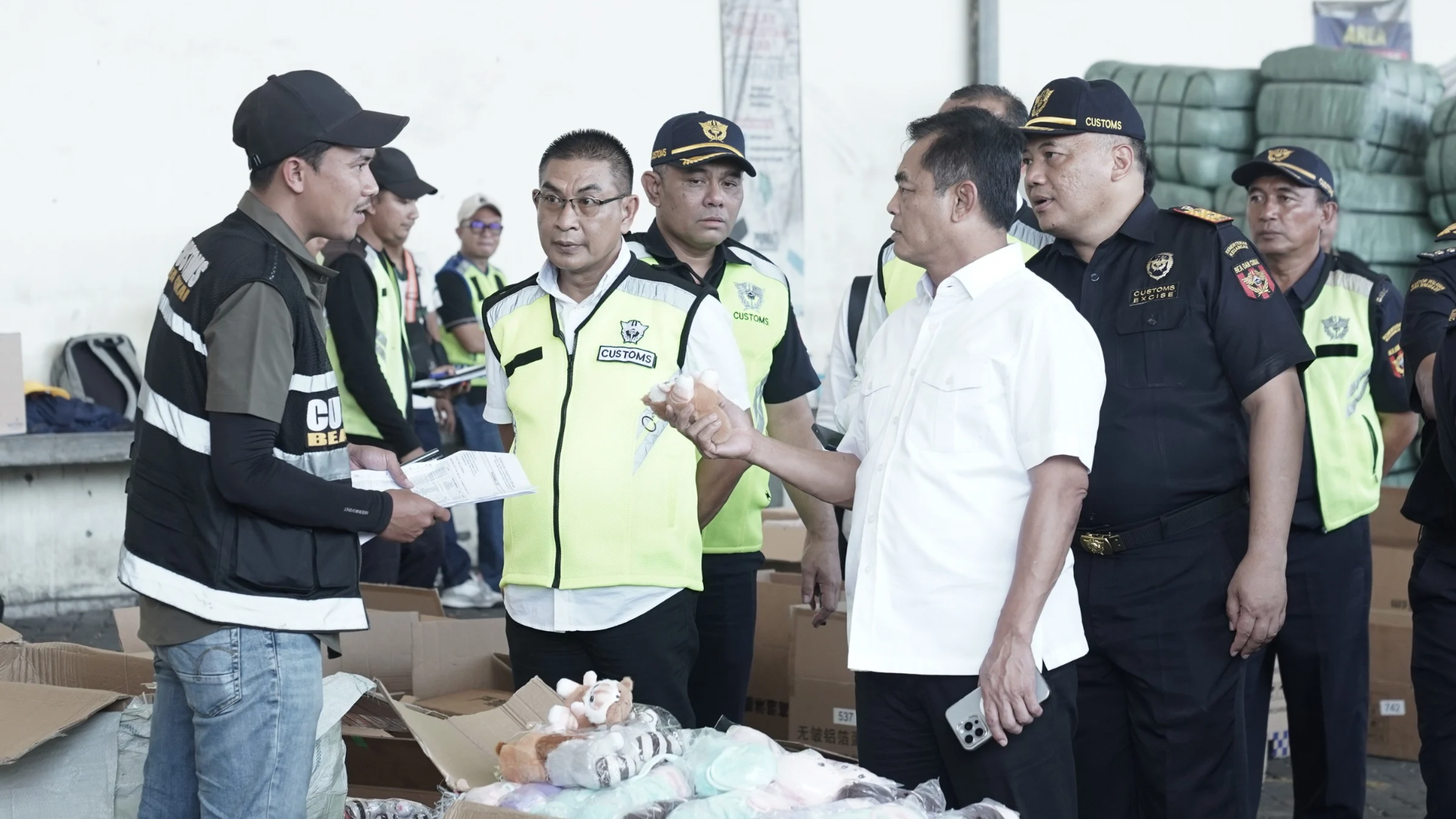 Dirjen Bea Dan Cukai Kunjungi Pelabuhan Tanjung Emas: Perkuat Profesionalisme, Integritas, dan Kinerja Lapangan