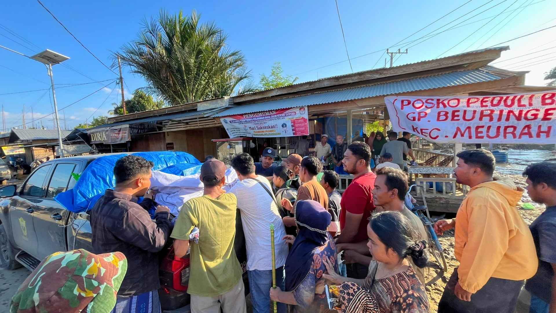 Mobil Patroli Bea Cukai Aceh Tembus Pidie Jaya, Bantuan Darurat Akhirnya Sampai ke Warga