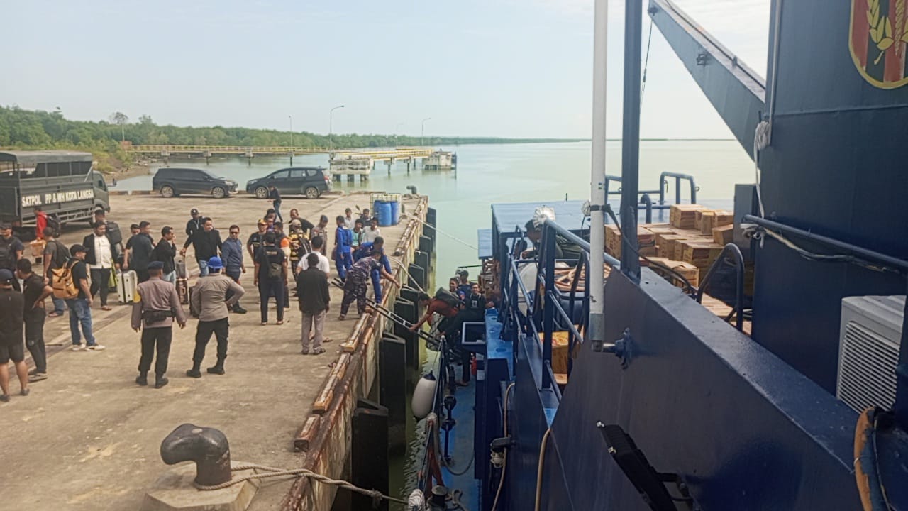 BC 30001 Sandar di Pelabuhan Langsa, Bantuan Siap Disalurkan kepada Korban Banjir