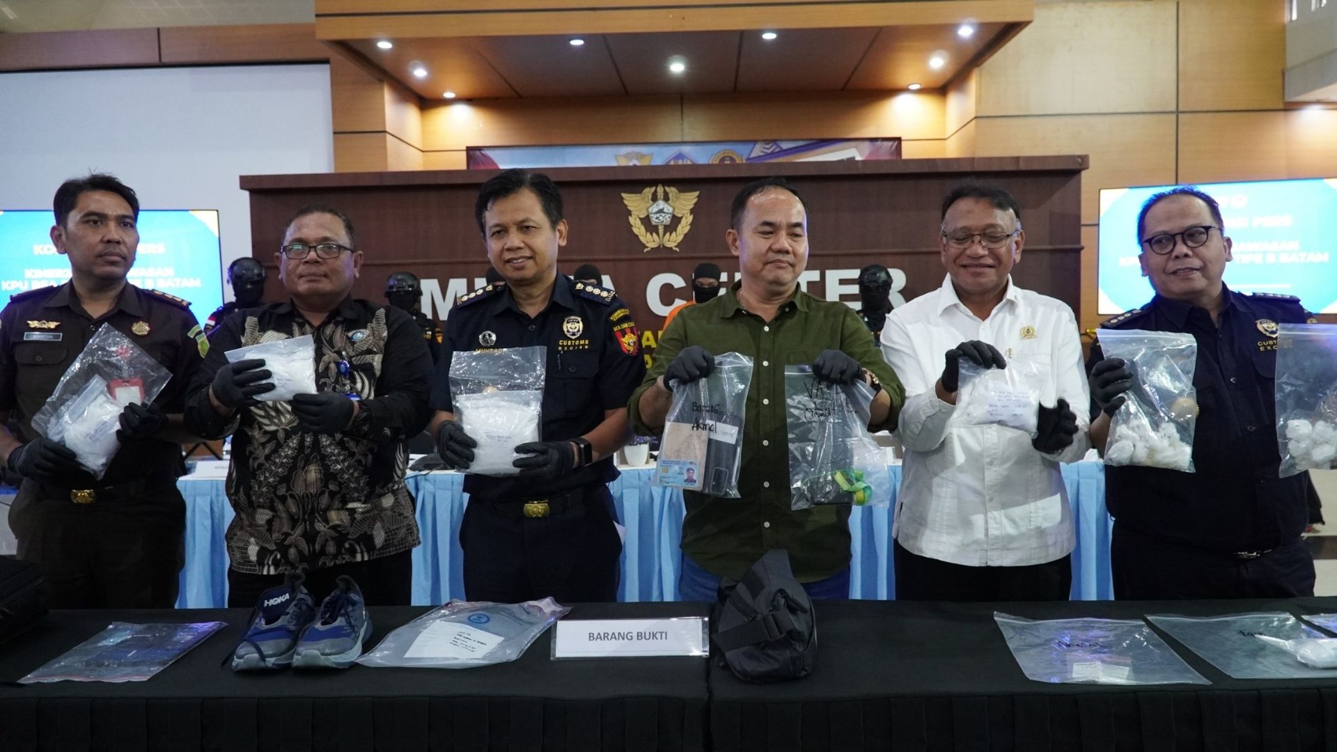 Bea Cukai Batam Lumpuhkan Penyelundupan 1,79 kg Sabu dari Dua Modus Berbeda, Empat Pelaku Berhasil Diamankan