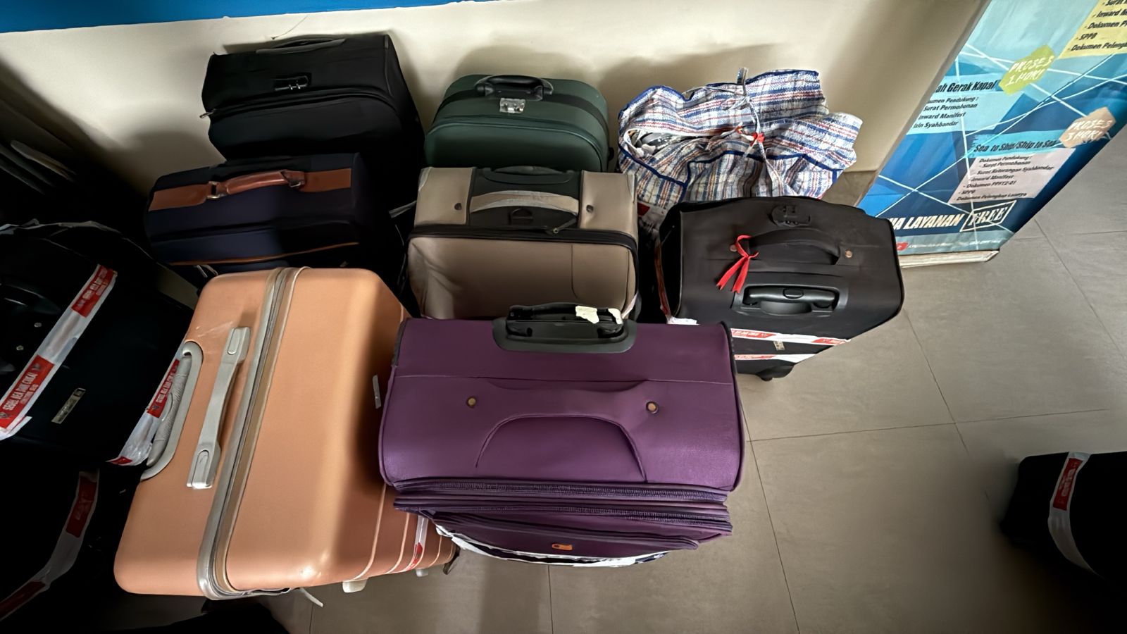 Bea Cukai Batam Gagalkan Penyelundupan 79 Koli Pakaian Bekas melalui Modus Barang Penumpang