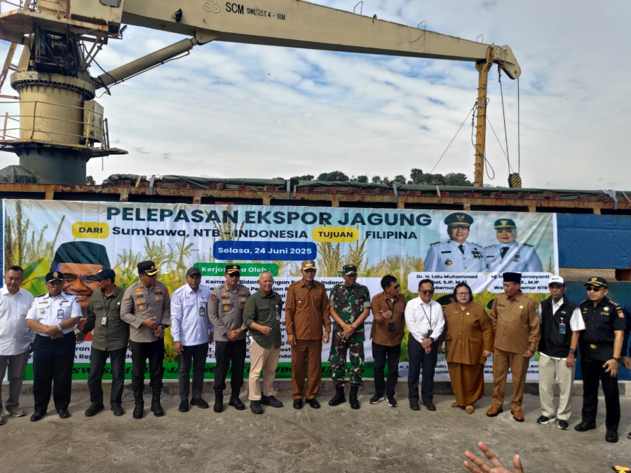 Bea Cukai Sumbawa Hadiri Pelepasan Ekspor Jagung Perdana Dari Kabupaten Sumbawa Ke Filipina