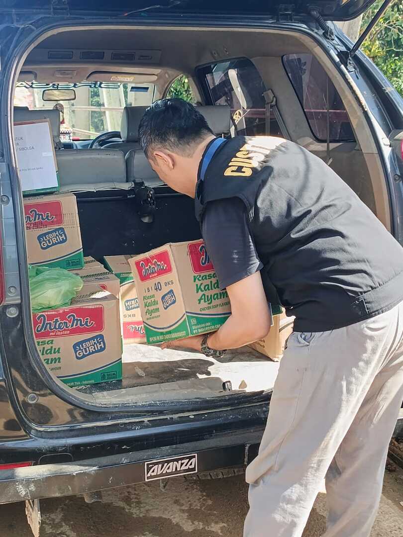Bantuan dari Bea Cukai Pasar Baru untuk Warga Tapanuli Tengah yang Terendam Banjir