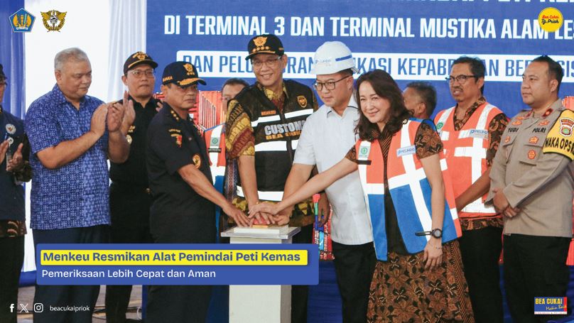 Menkeu Resmikan Alat Pemindai Peti Kemas: Pemeriksaan Lebih Cepat dan Aman
