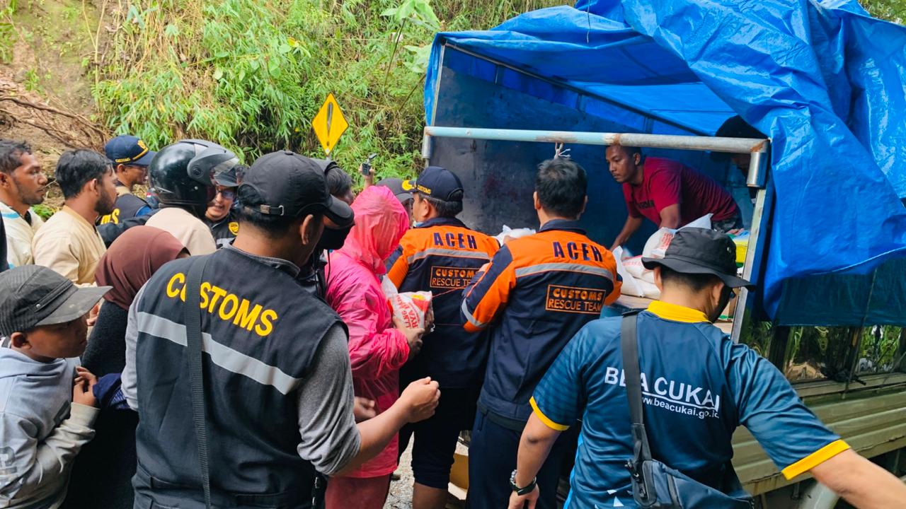 Relawan Bea Cukai Salurkan Bantuan Kemanusiaan hingga Bener Meriah