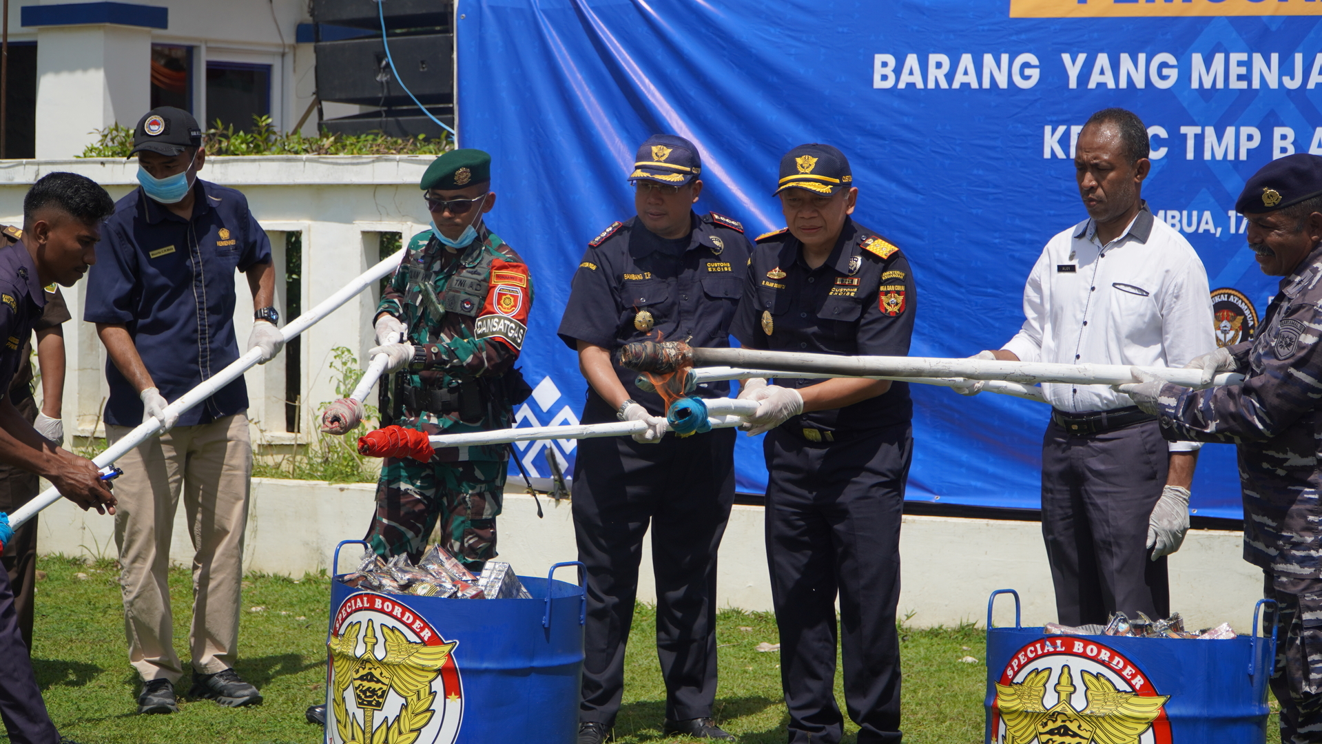 Bea Cukai Atambua Musnahkan Barang Yang Menjadi Milik Negara (BMMN)