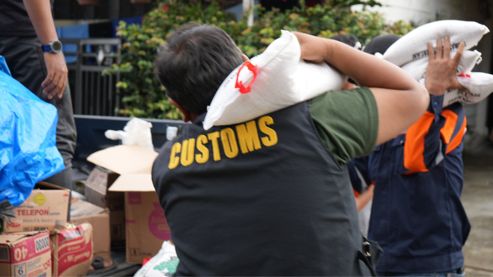 Hampir sebulan Terputus Akses, Relawan Bea Cukai Lhokseumawe Salurkan Bantuan ke Bener Meriah dan Takengon