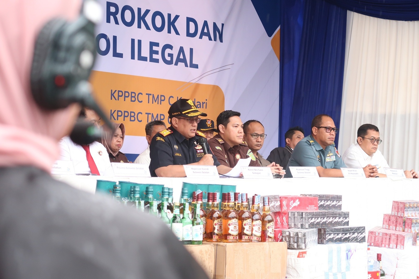 Kanwil Bea Cukai Sulawesi Bagian Selatan berserta 4 (empat) KPPBC di wilayahnya melaksanakan pemusnahan rokok dan minuman beralkohol ilegal