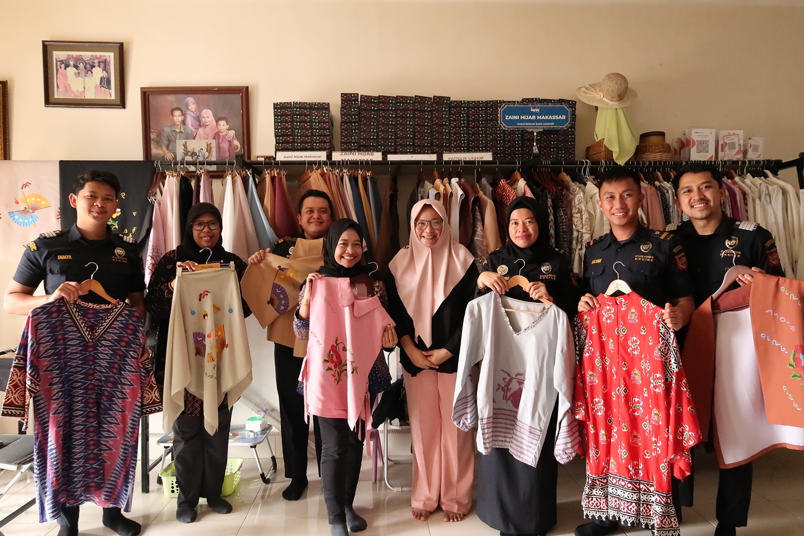 Customs Visit Customer, Ekspor 1000 Hijab, "Tembus Market India" UMKM Binaan Bea Cukai Makassar, Hijab Zaini