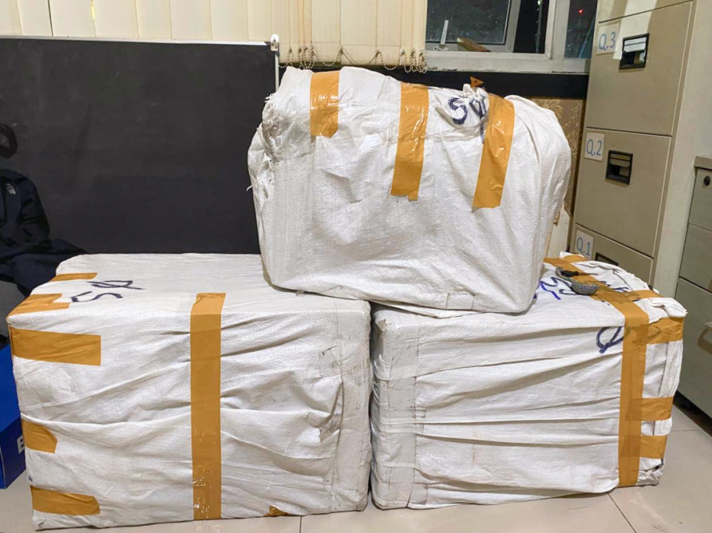 Sinergi Bea Cukai Ambon dan Pomdam XV/Pattimura Berhasil Gagalkan Penyelundupan 26.840 Batang Rokok Ilegal