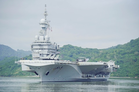 Bea Cukai Mataram Hadiri Ipacara Penyambutan Kapal Perang Asing Prancis "Charles De Gaule"