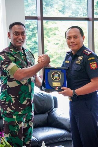 Bea Cukai Mataram Terima Kunjungan Lanal Mataram