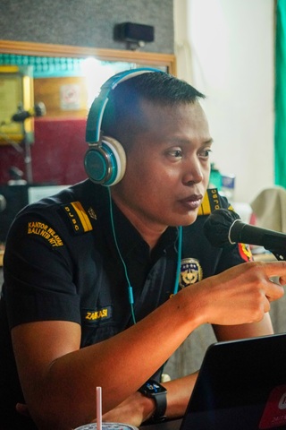 Bea Cukai Mataram Sosialisasikan Ketentuan Barang Bawaan Penumpang, Registrasi IMEI, dan Waspada Penipuan ke Masyarakat Melalui Talkshow Radio