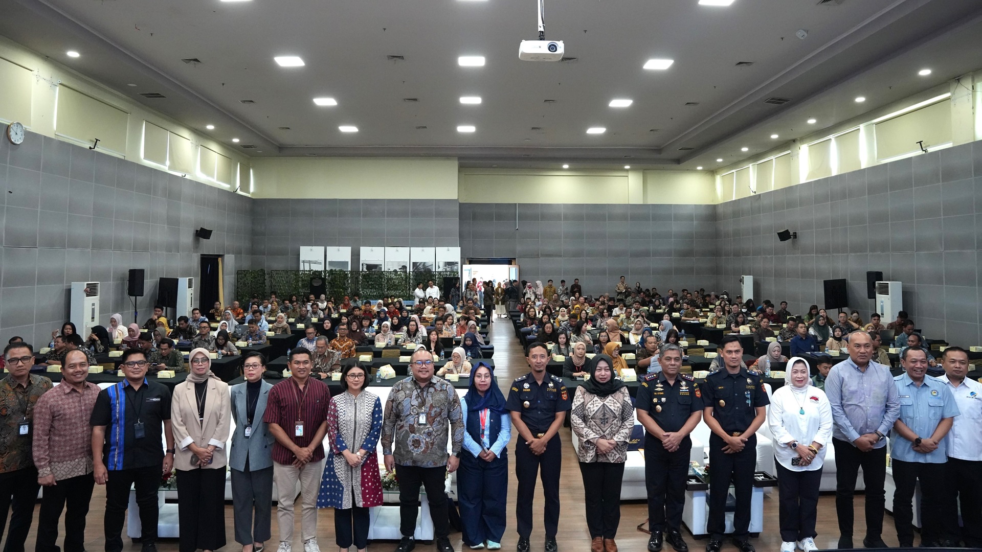 Sinergi Fiskal dan Moneter Menguat, Bea Cukai Tanjung Emas Sosialisasikan DHE SDA dan SSM Ekspor kepada Eksportir