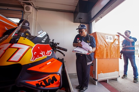 Peran Bea Cukai Sukseskan MotoGP Mandalika 2025 di Sirkuit Internasional Pertamina Mandalika dengan Pastikan Kelancaran Arus Logistik untuk Keperluan Balapan