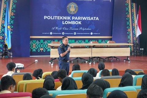Customs Goes To Campus di Pulau Destinasi Wisata, Bea Cukai Sambangi Politeknik Pariwisata Lombok