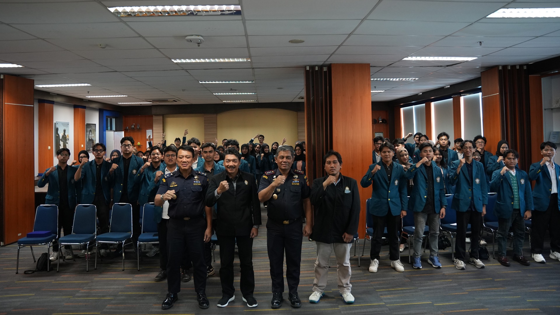 Mahasiswa Akuntansi Universitas Diponegoro Dalami Peran Bea Cukai Tanjung Emas dalam Menjaga Stabilitas Ekonomi