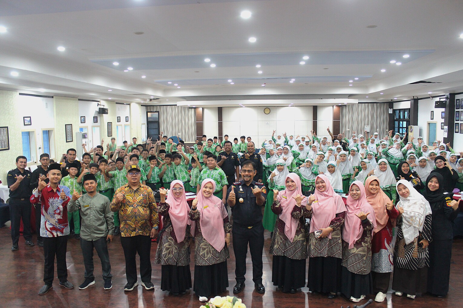 SGTC: Serunya Belajar Tugas dan Fungsi Bea Cukai Bersama SD Islam Al Azhar 32 Padang